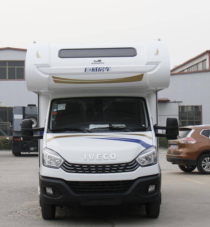 2郑州房车展:巨威房车c型,贯通储物舱 后横床,大空间更舒适_搜狐汽车