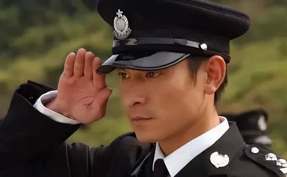 中国式警服预示着国家的政治文化符号,进入文化认同共生时代_香港