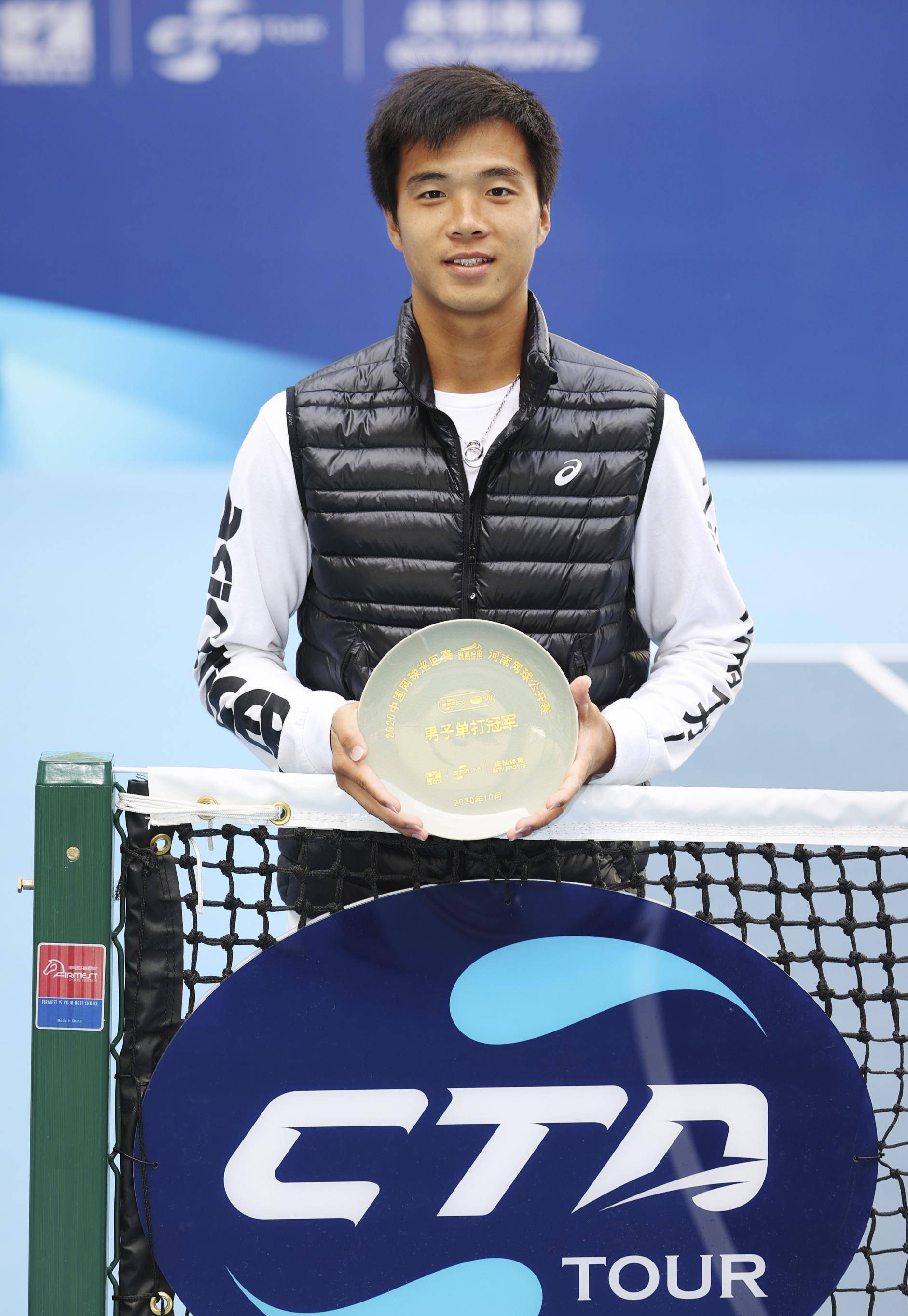 中国网球名将在西班牙遭遇砸车盗窃,损失惨重令人忧心_孙发京_比赛_外