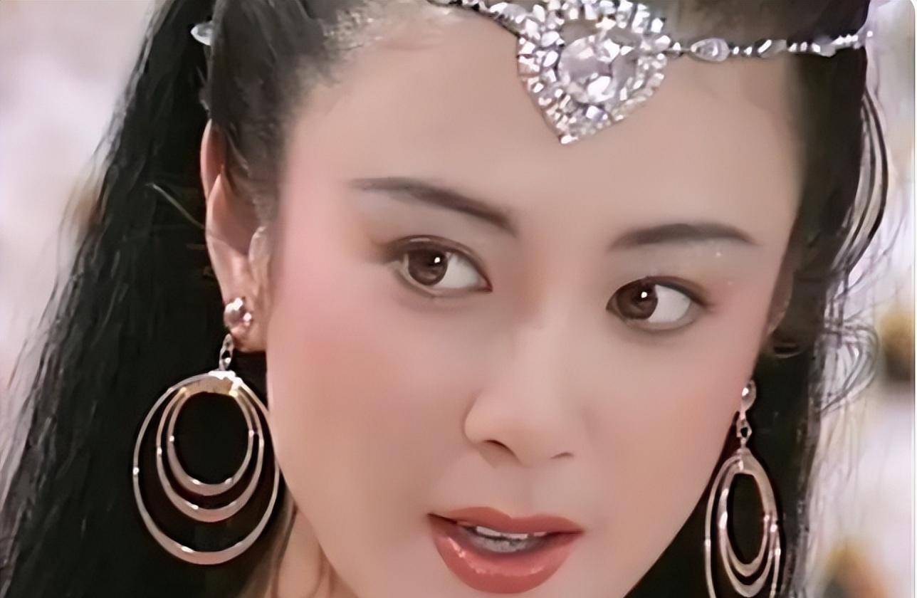 傅艺伟毁灭史:从最美苏妲己到阶下囚!