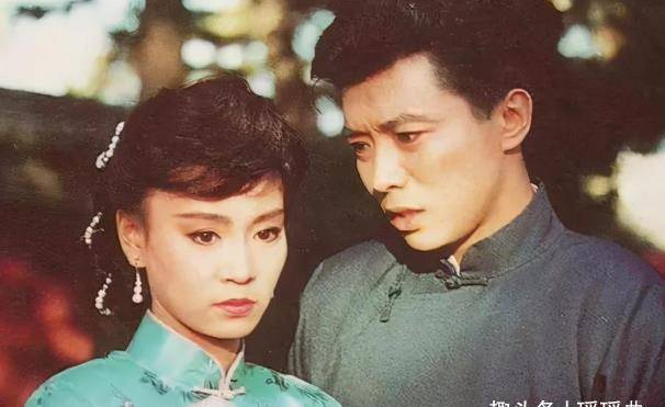 1997年,38歲的劉雪華未婚先孕,正著手準備婚禮之際,男友劉德凱卻接到