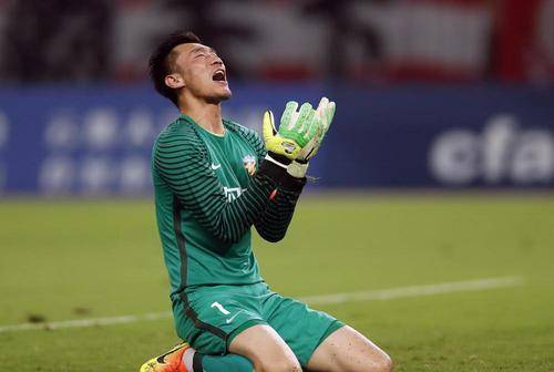 深足接纳高铁吸烟的张鹭,恒大却容不下于汉超_球员_中超_个人