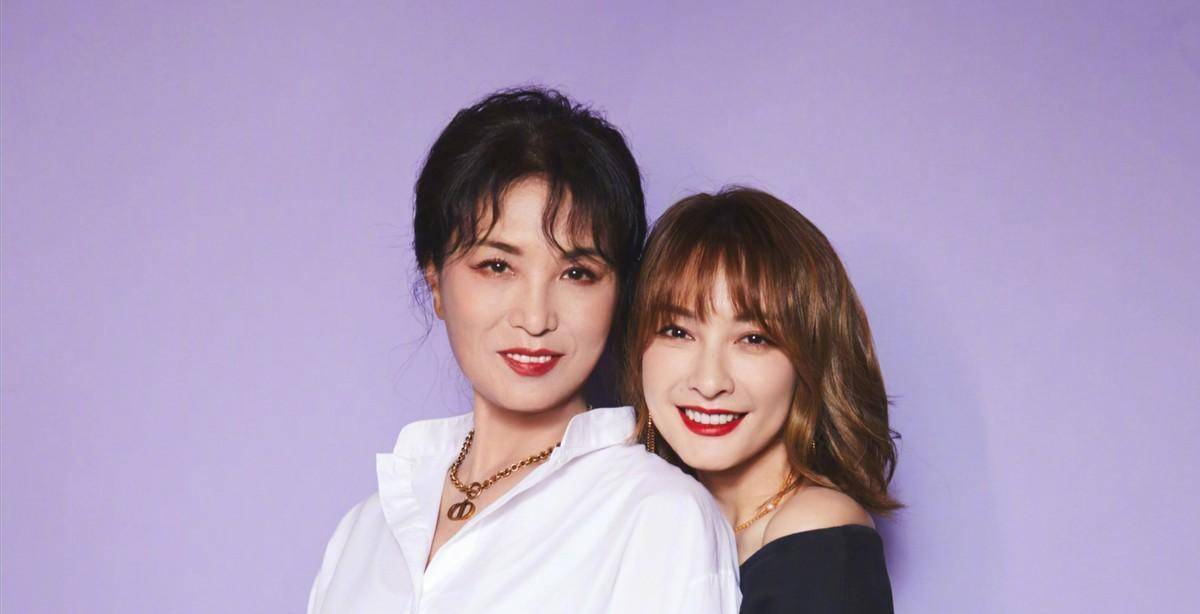 《妈妈,你真好看》刘雯和吴昕双双落泪,不是为了自己,而是为了妈妈.