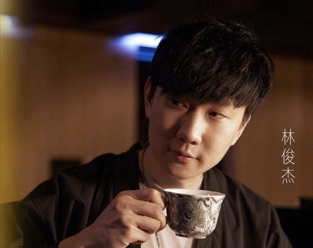 林俊杰40岁生日发新歌周杰伦催婚!