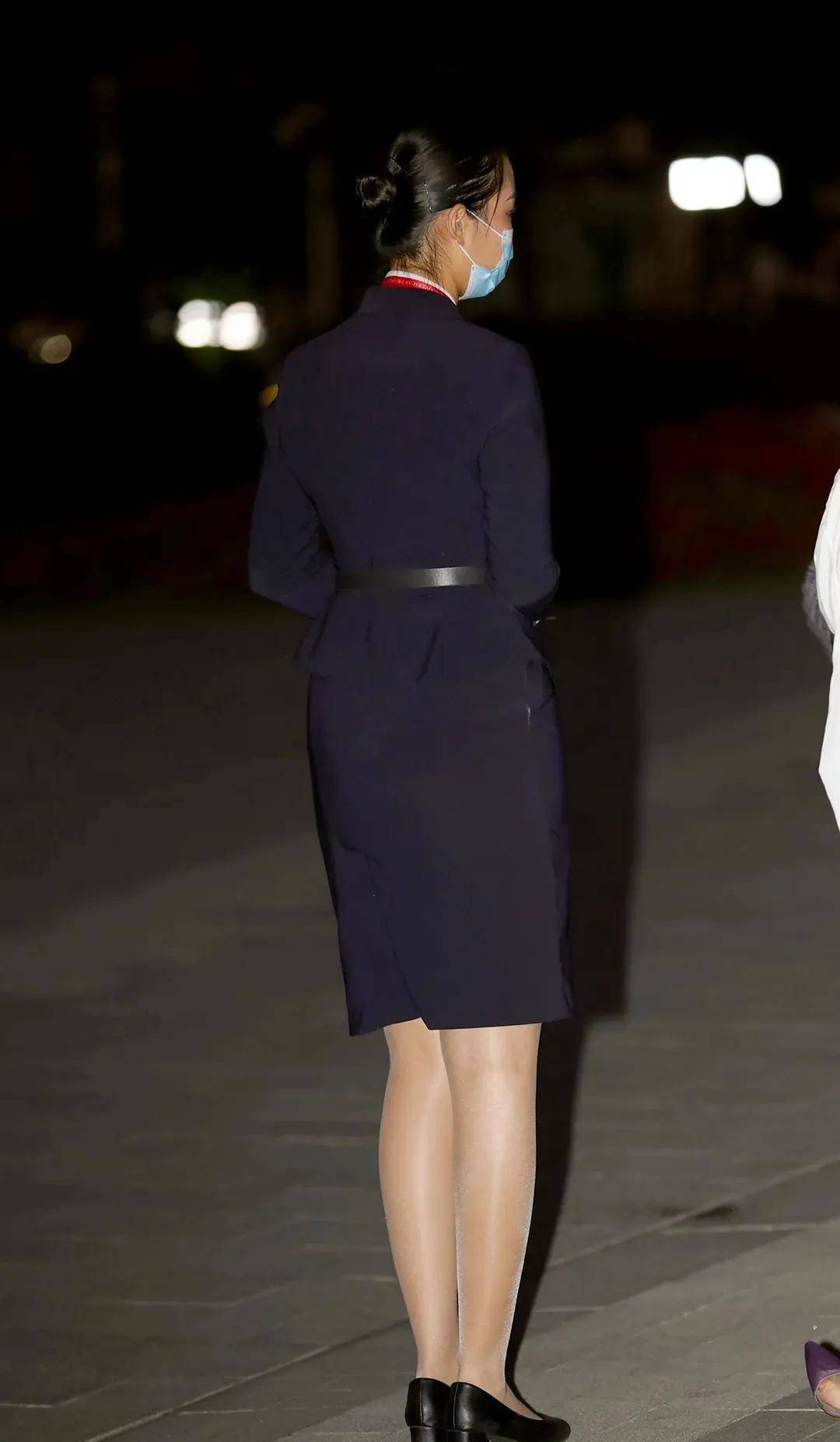 她一定是气质以及漂亮的脸蛋兼备的,一个没有才华的女人算不上是美女