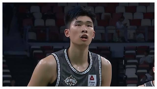 全明星周末,大学生联队力克二年级星锐,清华小前锋加冕mvp_邹阳_王岚