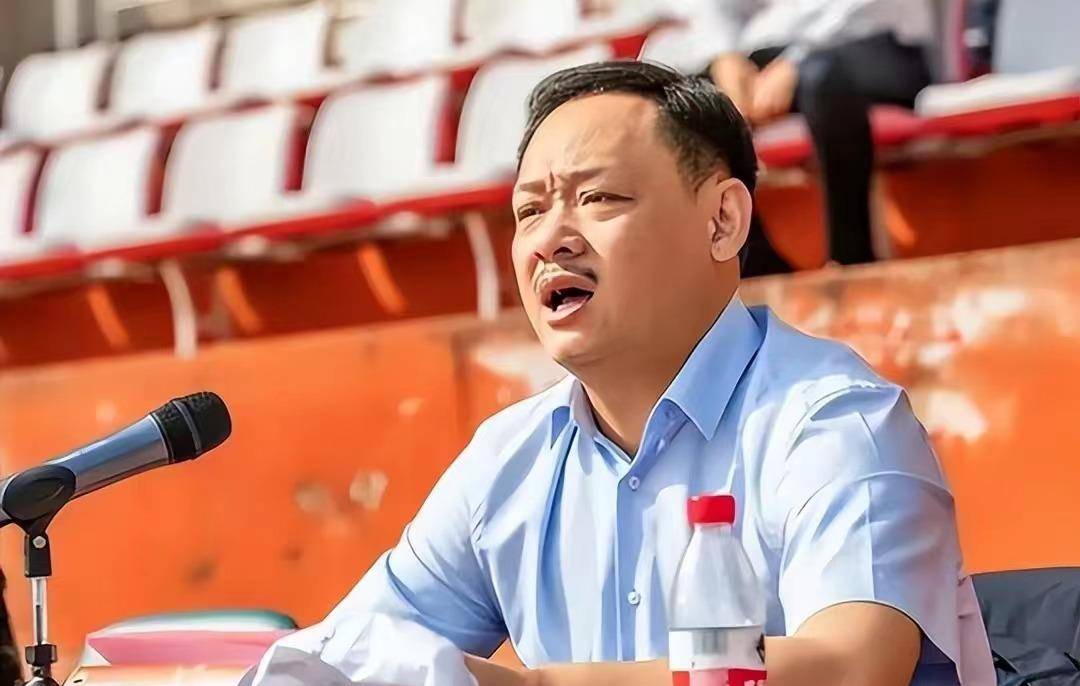 奥运冠军占旭刚近况:娶初恋空姐,今升任体育领导,官至副厅领导_举重