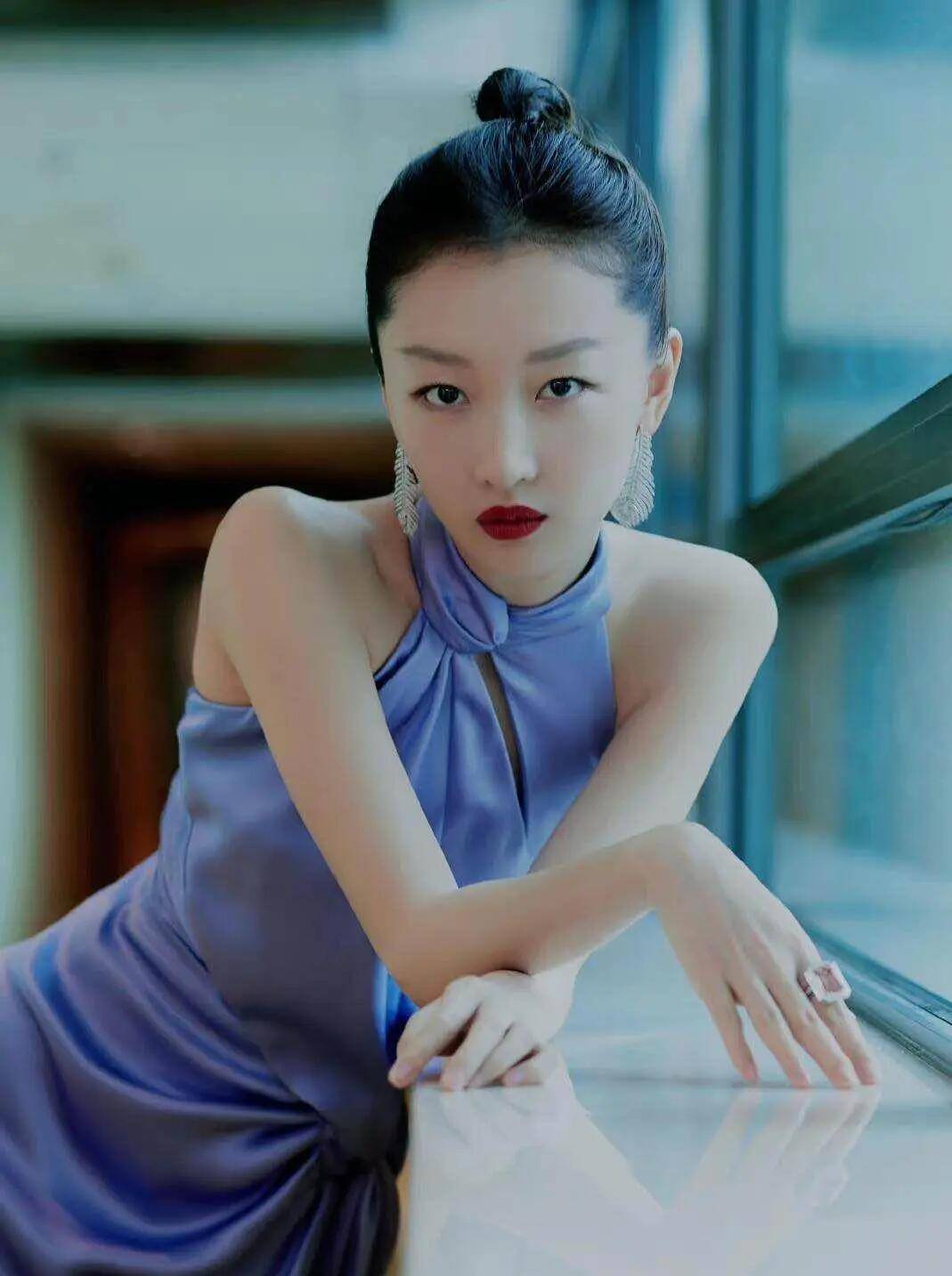 周冬雨越来越"放得开"了!