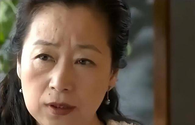 张国立前妻罗秀春:始终走不出失败的婚姻,害了自己还连累了儿子_妻子