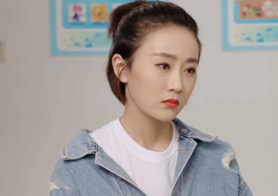 《乡村爱情》中的苏玉红现身云南,晒出一段舞蹈视频,35岁自信满满_翟