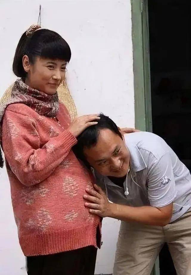 演员杨明娜:与田亮离婚后,一个人陪儿子长大,如今她还好吗?