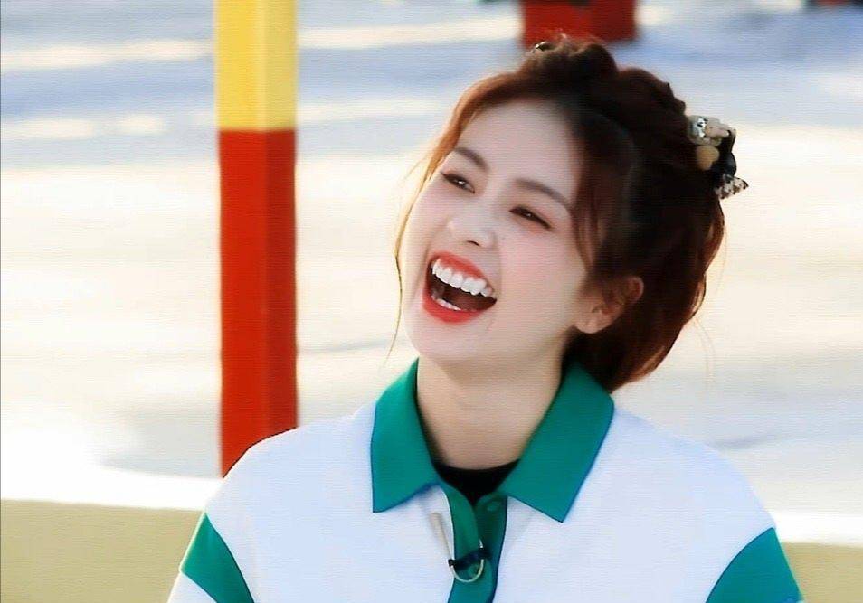 周深与白鹿同框大笑,一段神奇的笑声在春风中荡漾,久久不散.