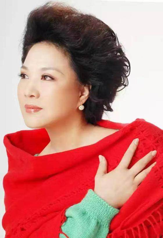 著名歌唱家王秀芬：为程志病逝心痛，她与播音员丈夫相爱一生