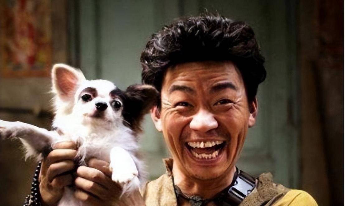 父子同框,女友紧跟身后,离开了马蓉后的王宝强,如今很幸福_少林寺