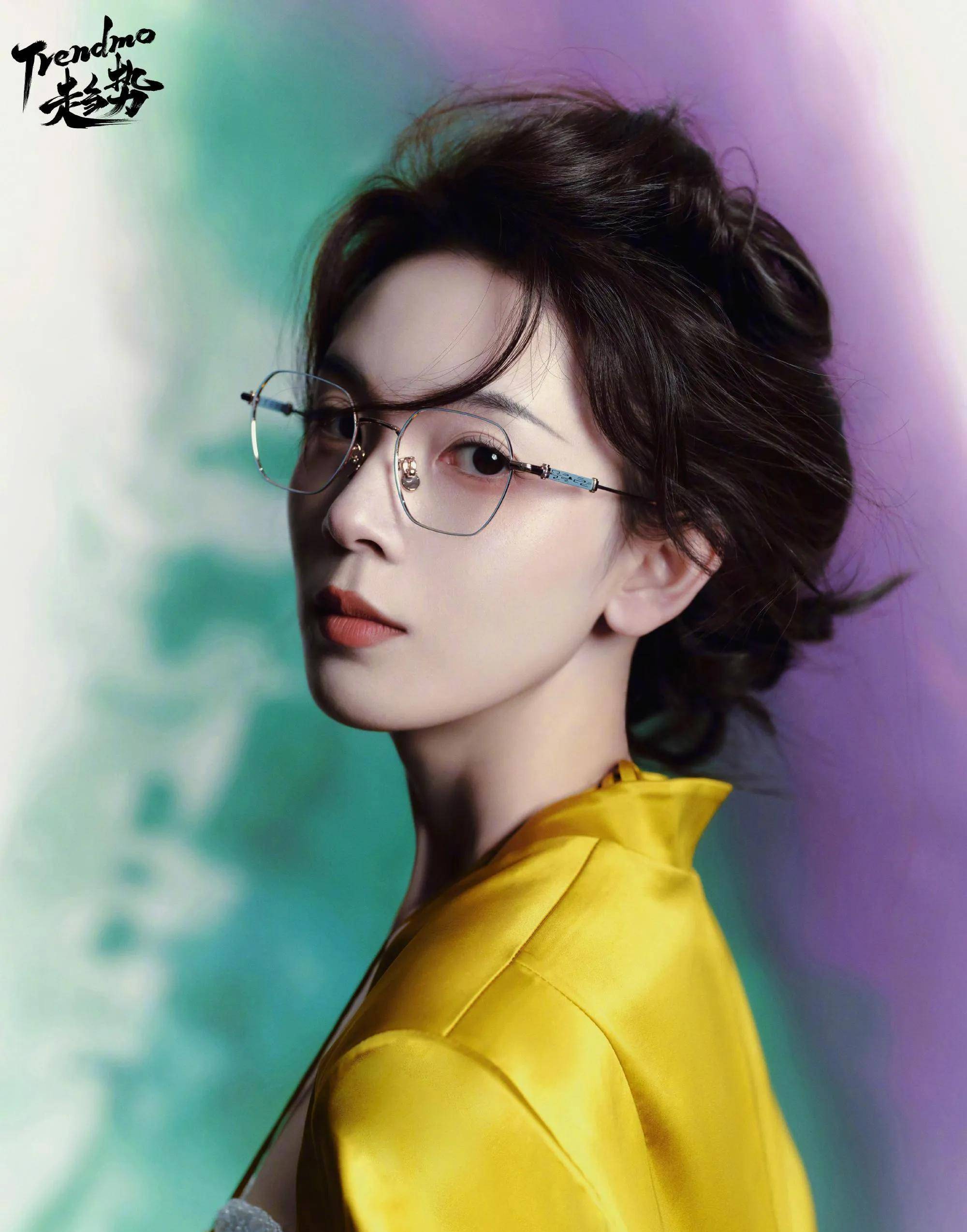 陈瑶趋势大片 穿吊带深v大秀美背风情万种 昆曲造型妖娆妩媚_黄色