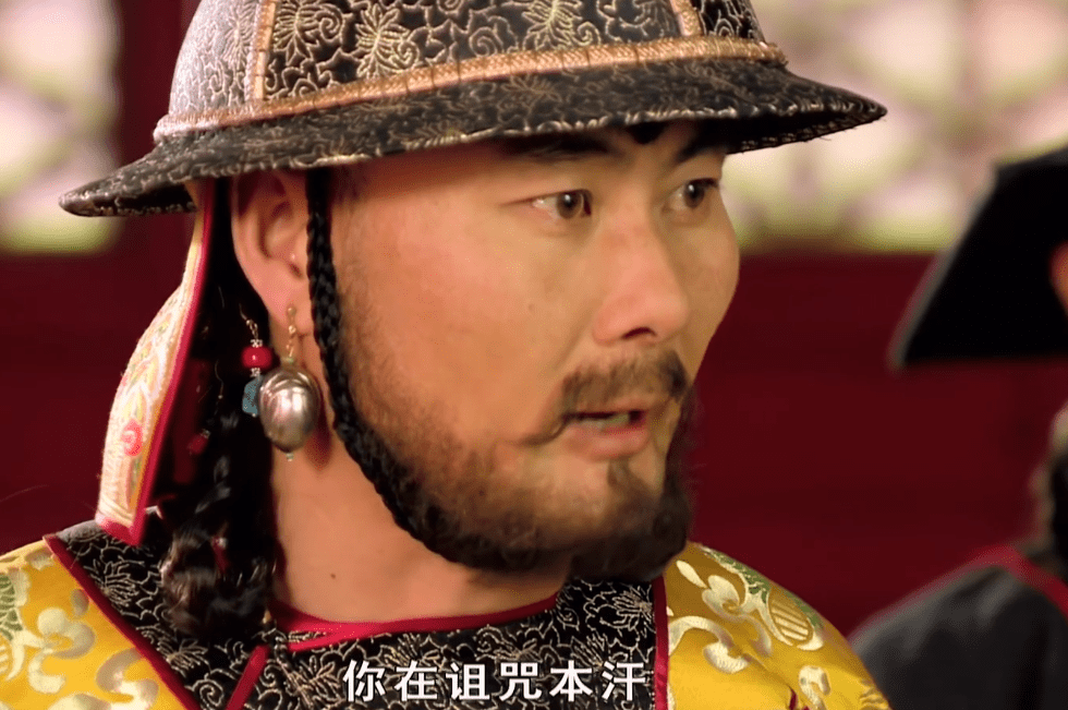 甄嬛传:摩格进宫赴宴,甄嬛敬酒时以酒浇地有何寓意?