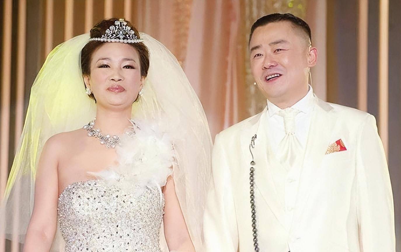 胡洁:前夫从司机变巨贪,二婚嫁给周立波,还慷慨送他一辆保时捷_杨胜华