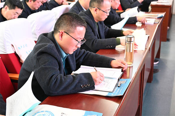 勇毅前行谋发展踔厉奋发再争先盱眙县第二中学召开第八届第一次教职工