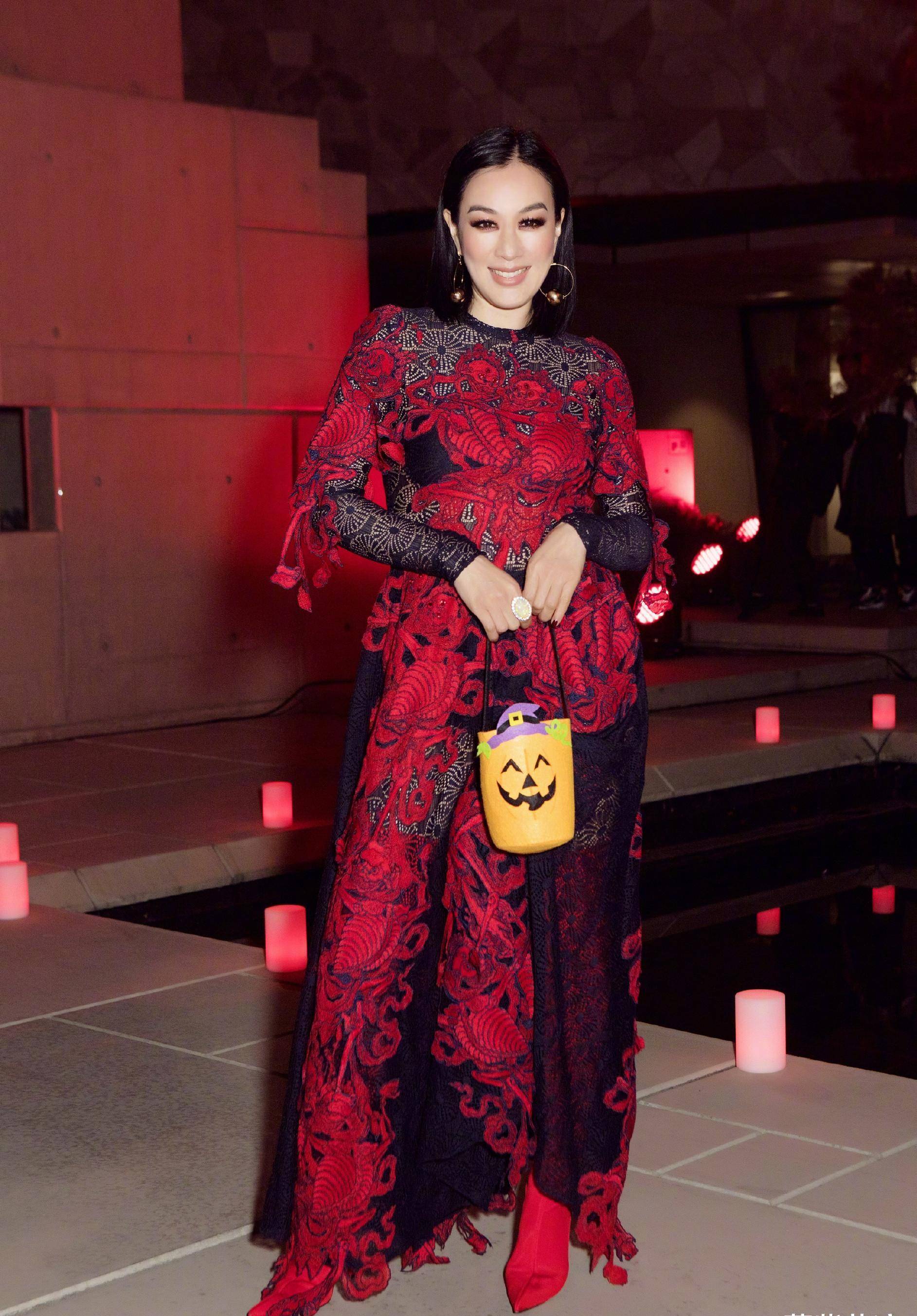 钟丽缇"胖"了,精修图腰围依然粗了一大圈,靠别致造型博人眼球_时尚