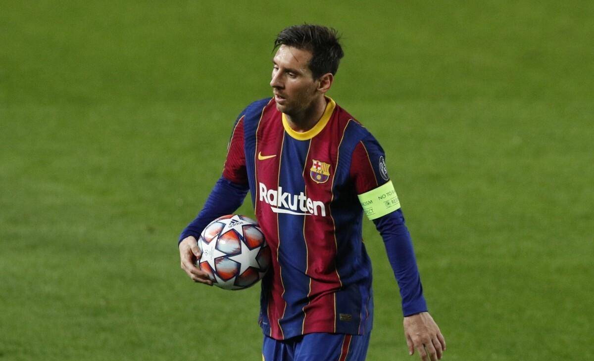 所有足球新闻评论区都被鲁能球迷占领!关键词:裁判_国安_犯规_比赛