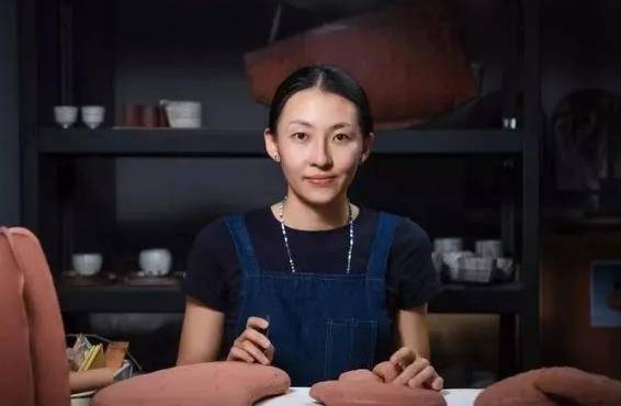 曲晶读8年冷门课程,像是与恶魔作斗争,自创独门手艺_陶艺_人们_杭州