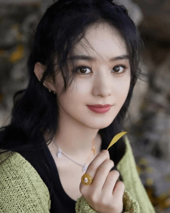 35岁赵丽颖近照曝光,身形干扁瘦到脱相,健康状况引网友猜测_减肥_作品