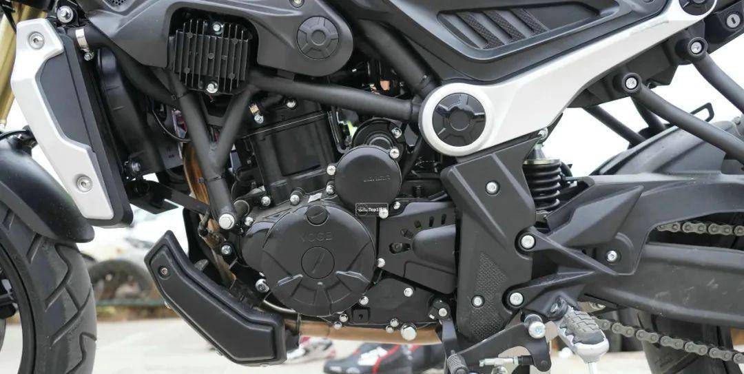 动力方面还是,292cc排量的单缸水冷发动机,最大功率21kw/9000rpm,最大