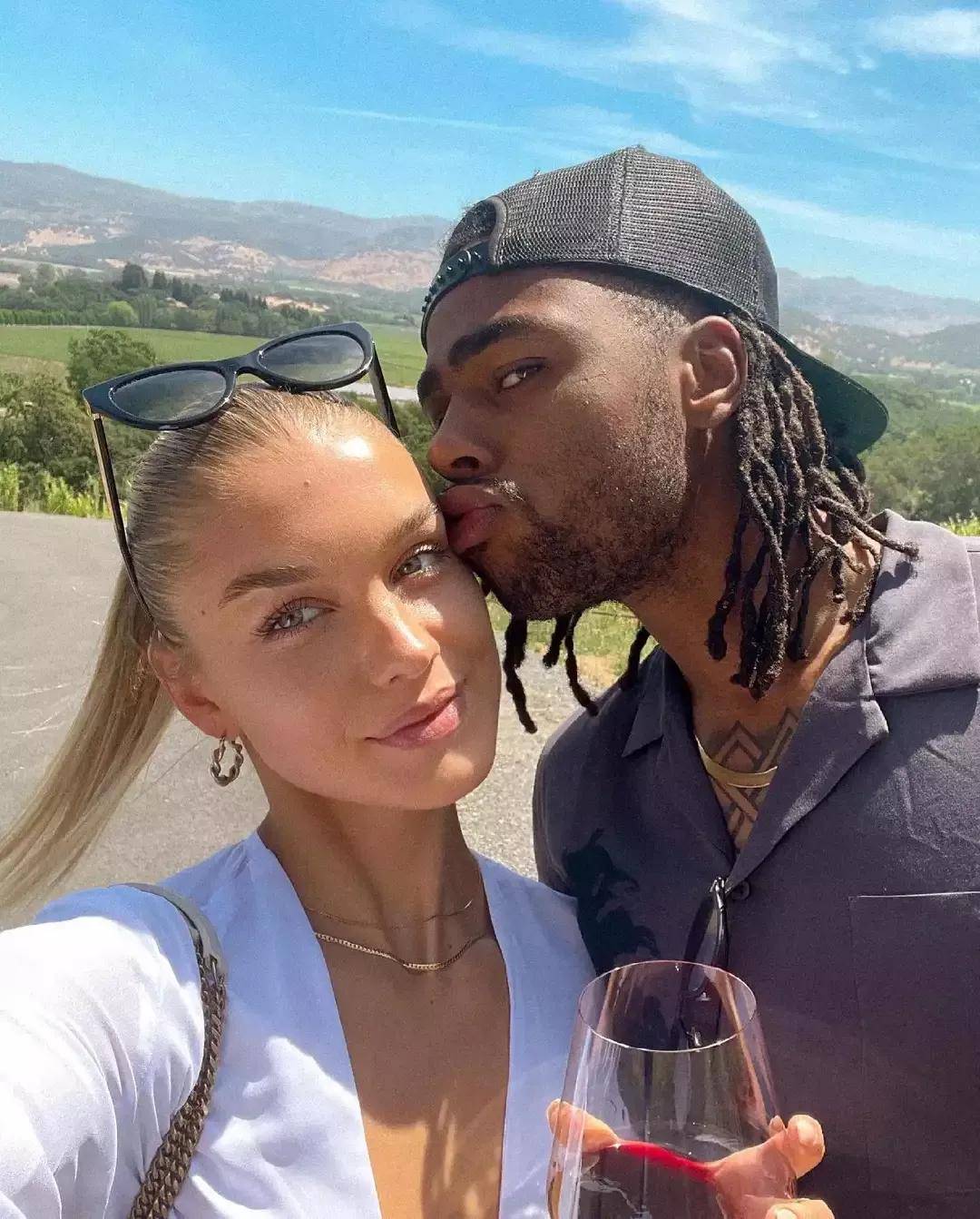 了解下湖人队拉塞尔与他的恩爱女友劳拉,甜蜜一家人!