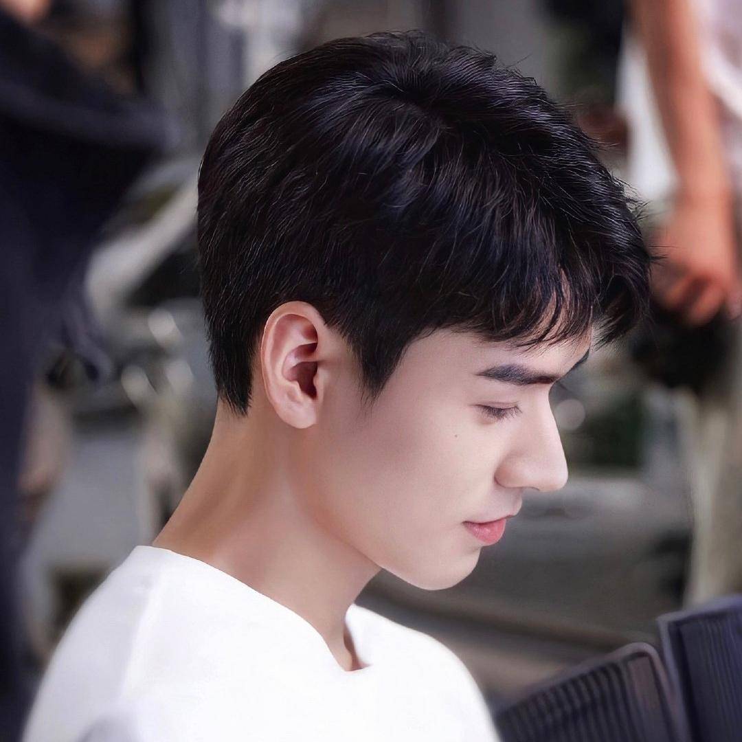 娱乐圈九位"女装大佬",男装够帅气了,没想到女装更惊艳_长相_龚俊_张