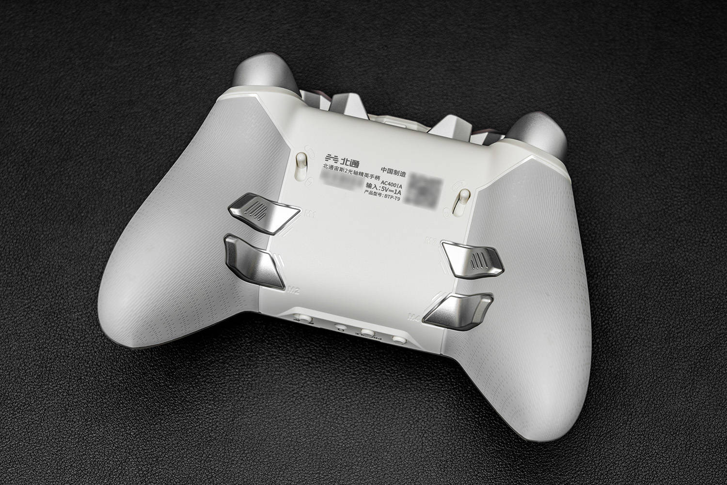 全平台通吃、瞬发光轴微动、六轴体感，北通宙斯2游戏手柄评测