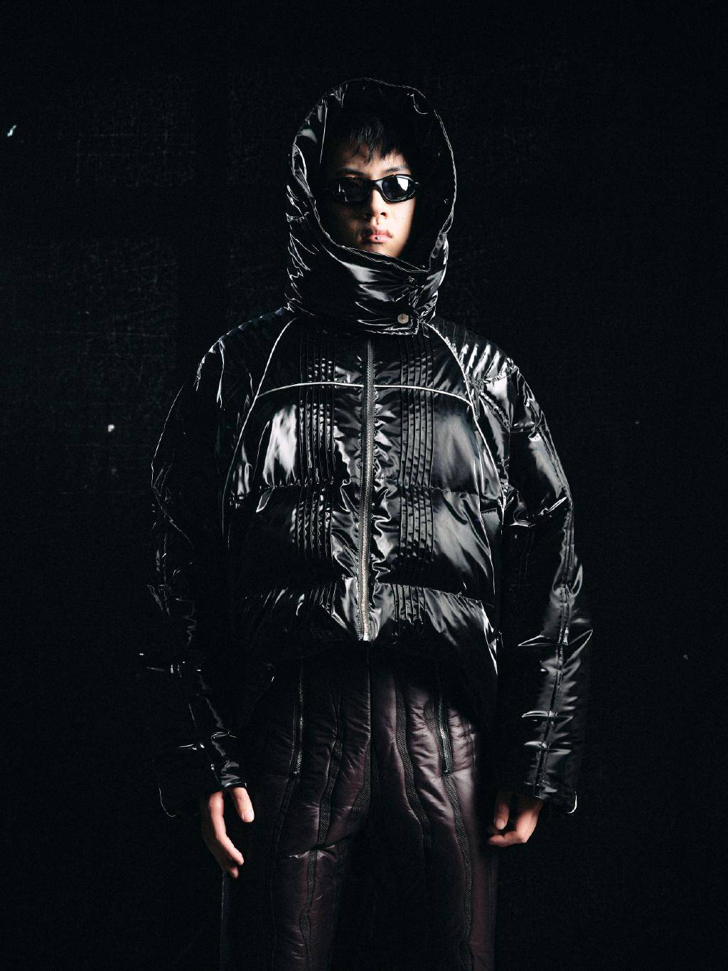 金属摇滚乐队德国rammstein的音乐和他们独特而富有冲击力的着装风格