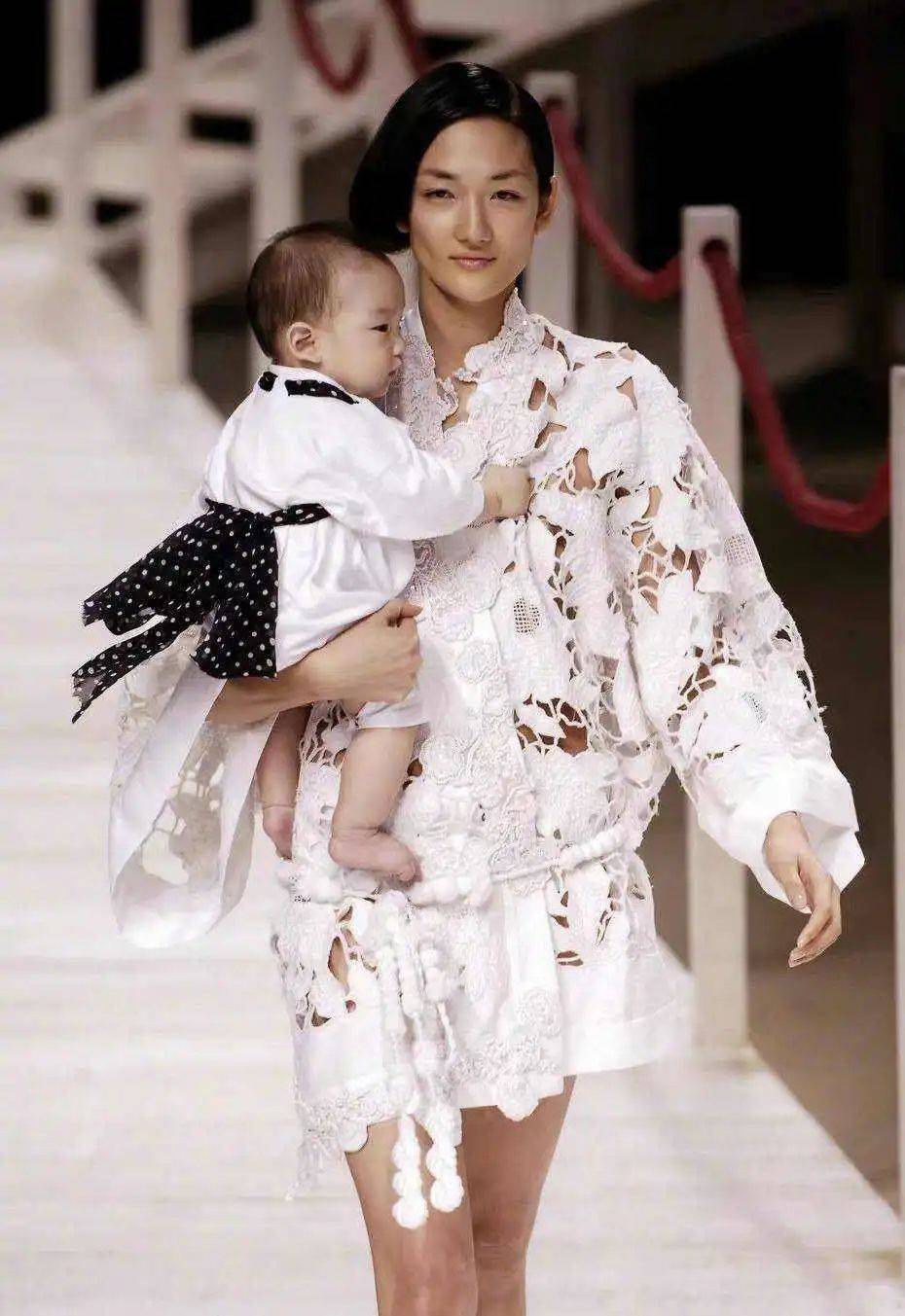 红过刘雯,降服木村拓哉的40岁女人又赢了:离婚不是结束,是开始_japan