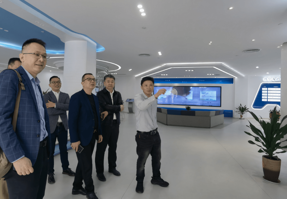 与惠东县县长陈广文,副县长庄广辉及惠东县产业转移工业园管理委员会