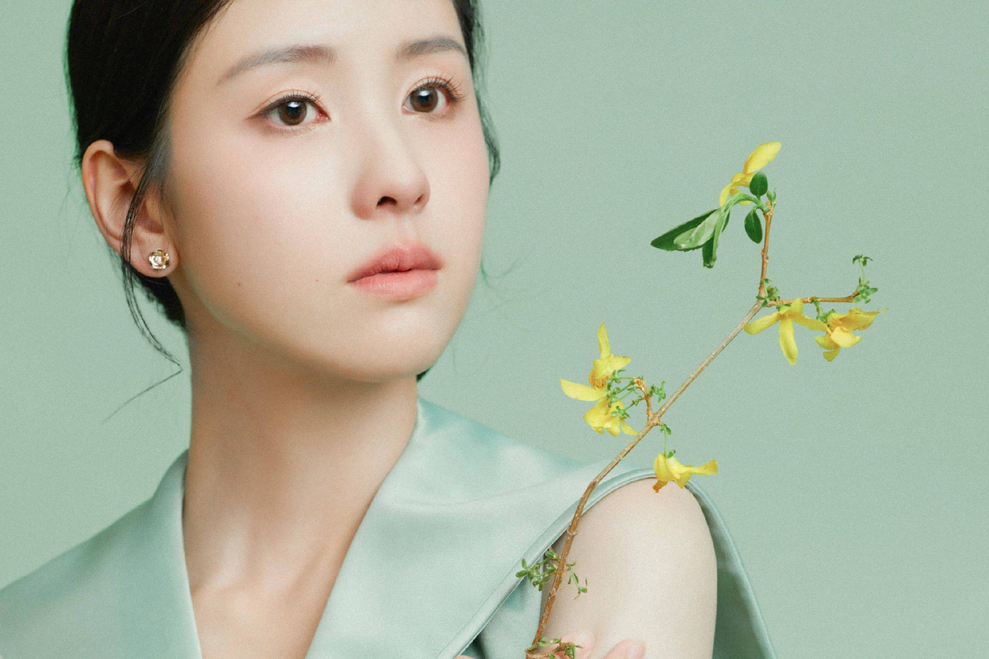 陈都灵国风写真曝光,典雅文静散发书卷气,如野荷般纯洁_气质_眼神