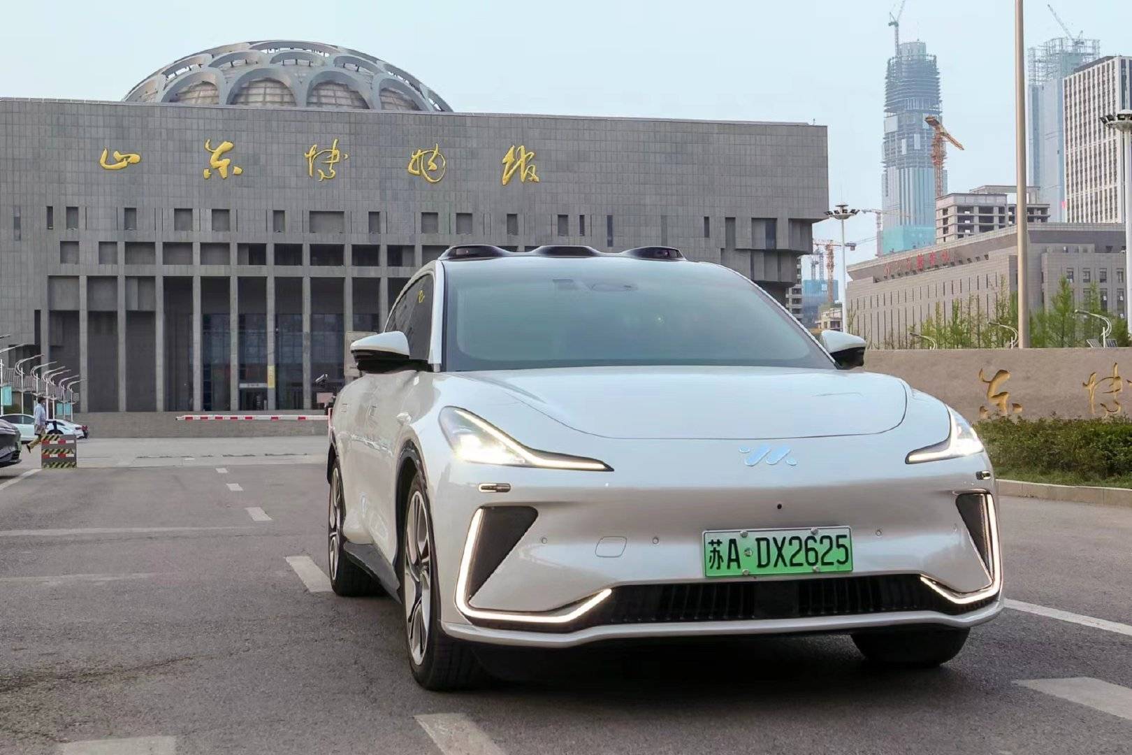 智能纯电中大型豪华SUV智己LS7，济南集体交付！_搜狐汽车_搜狐网