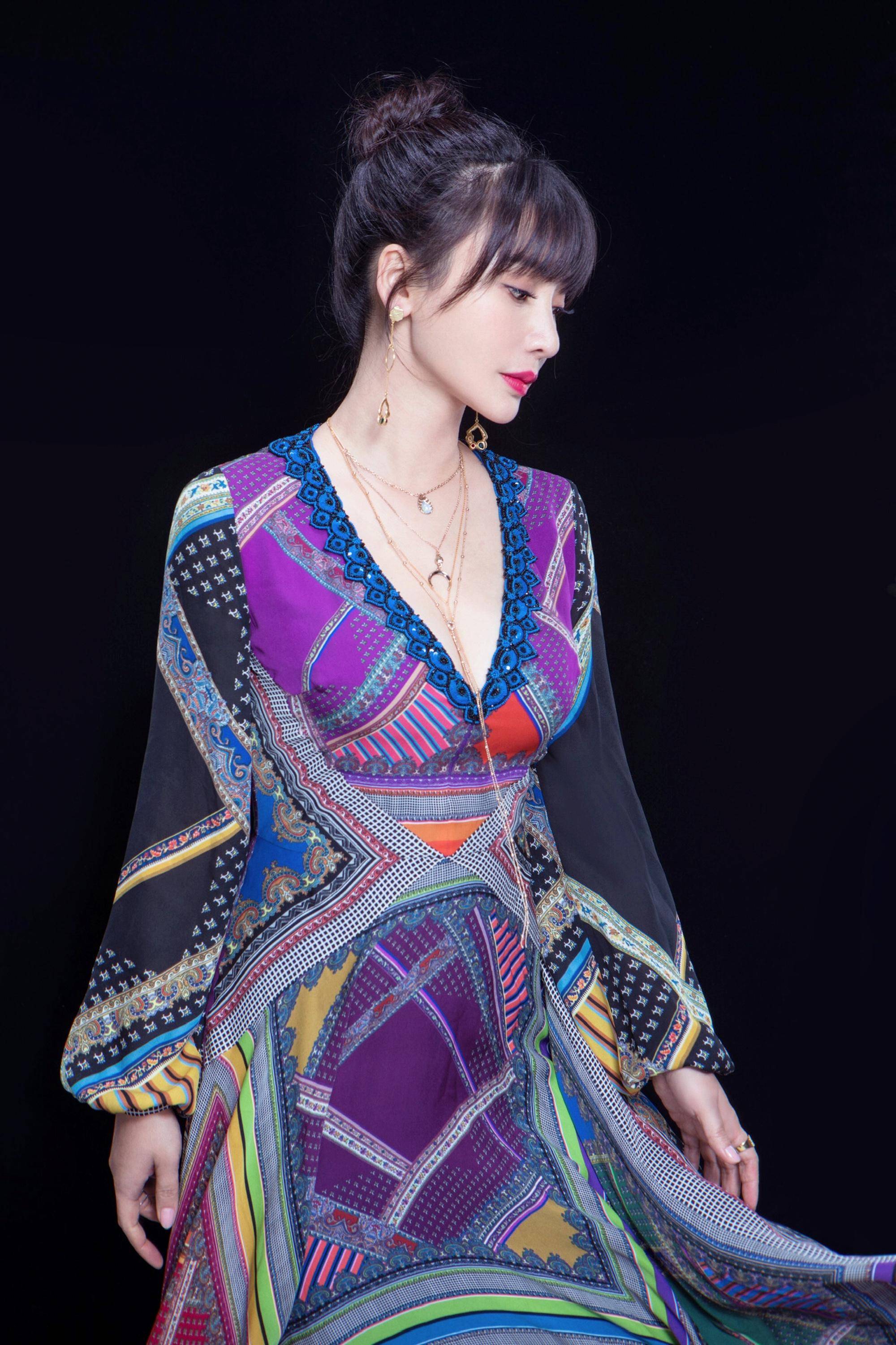 "女神"柳岩曾经的坎坷往事_工作_广州_杨邦梅