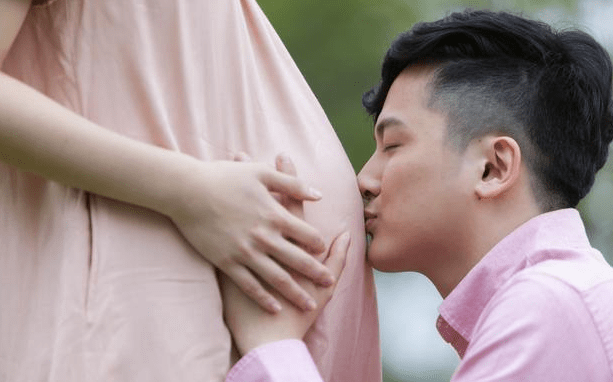 两个哥们比幸福,一个在北京挣1万,一个在县城挣3千,结果……_宝哥