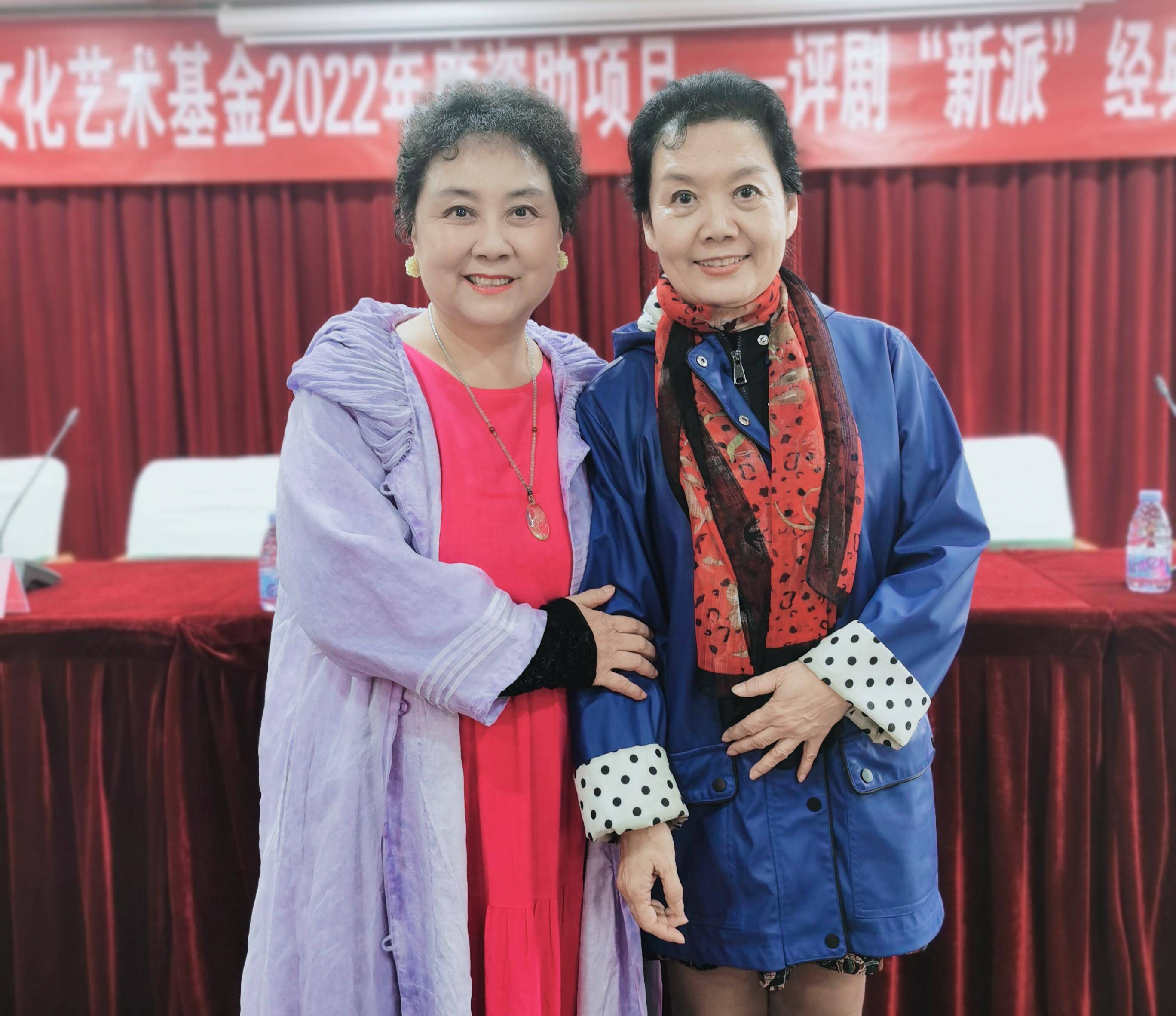 (新凤霞亲传弟子刘秀荣与新凤霞女儿吴霜)(新派弟子刘秀荣,李盼云与