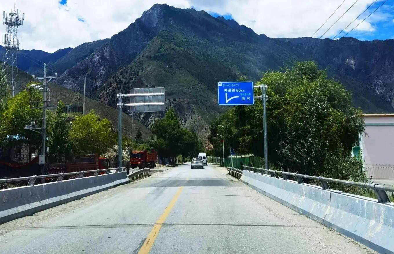 画风突变的雅鲁藏布江河谷(蜥蜴和铁路)_朗县_仲达镇_卧龙镇