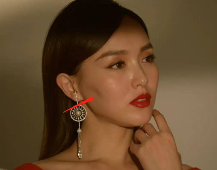 大嘴巴,短下巴,扁鼻梁,凹陷脸……这些女演员的侧脸太真实了_温碧霞