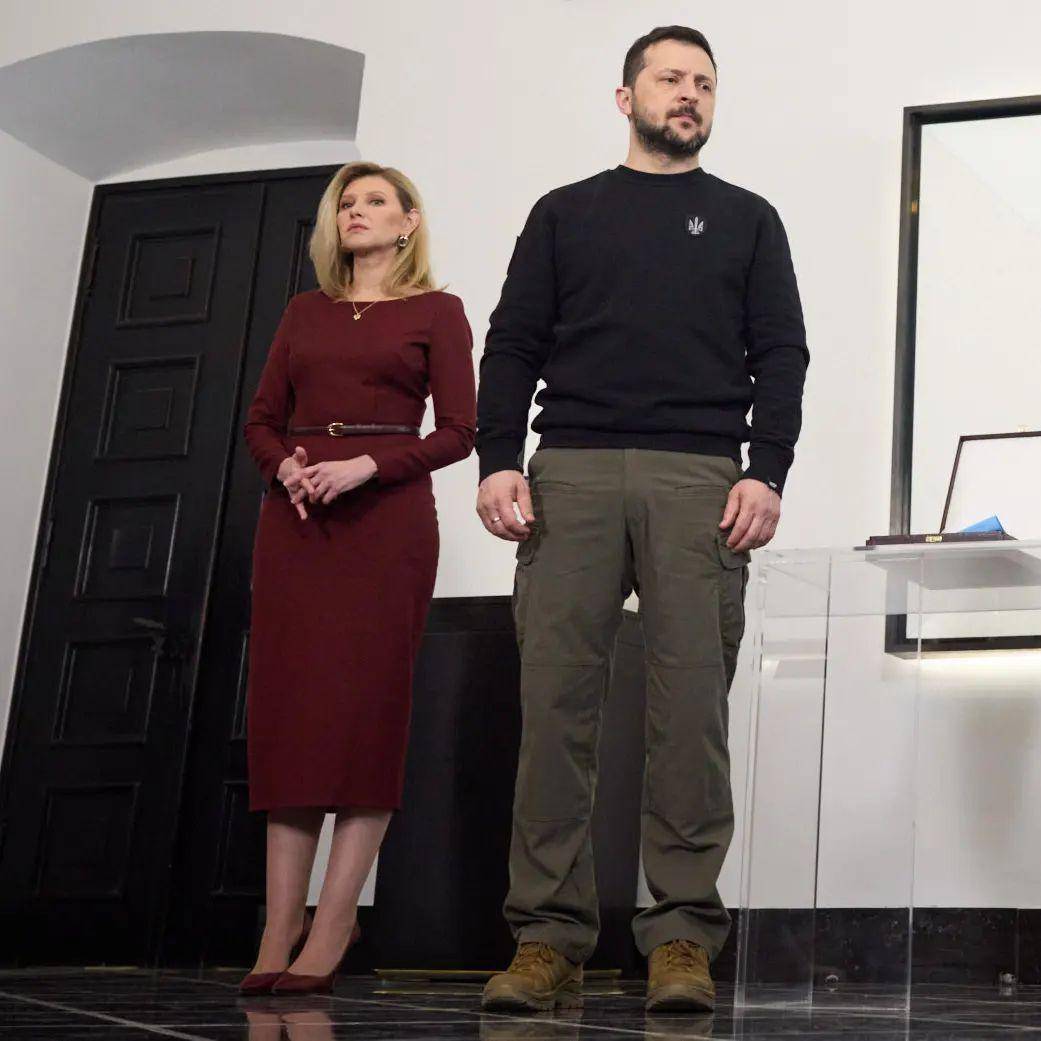 夫人一身酒红色美如女神,赢了波兰夫人_欧琳娜_老婆