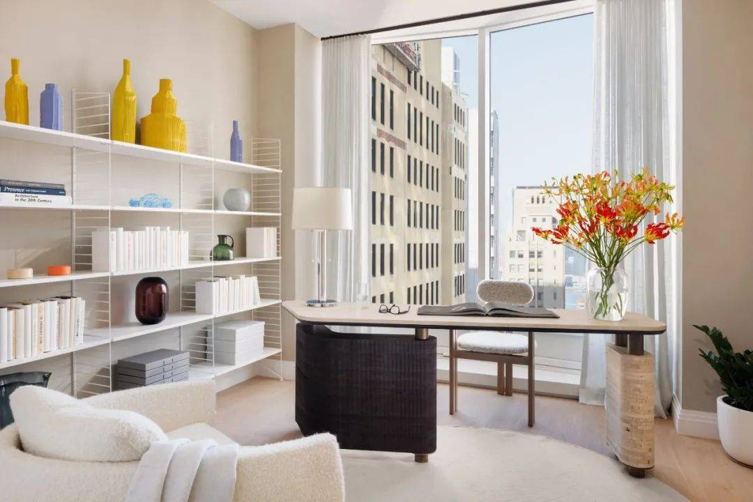 coutheilas设想的室内设计就像macklowe本人住在那里一样,使用温暖的