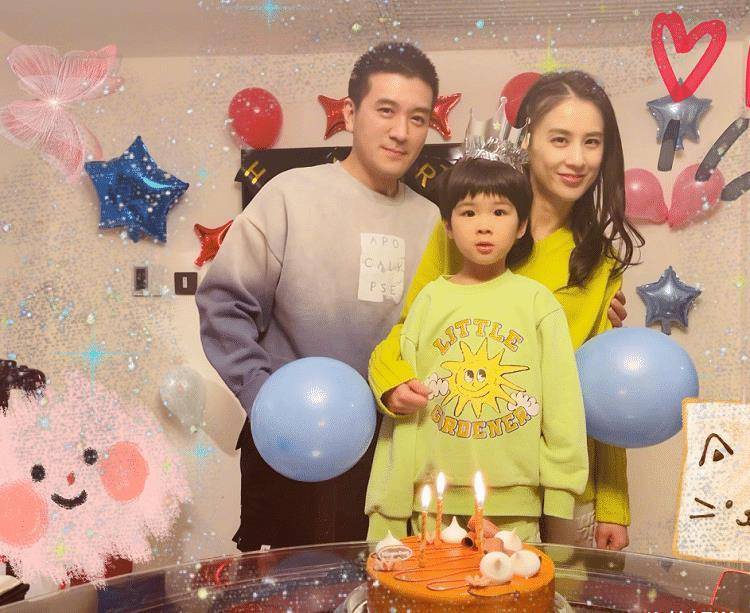 黄圣依晒一家四口合照,大家却把焦点放在安迪身上,变化太大了!