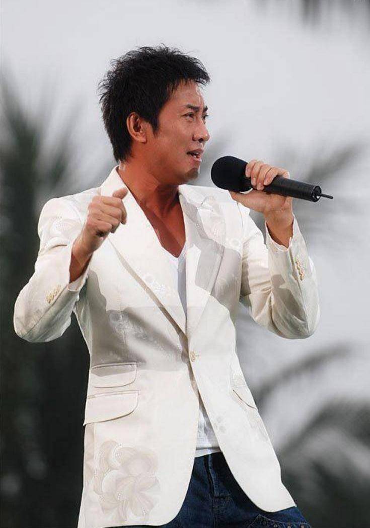 军旅歌手江涛:穷小子娶富家女,大火后不变心,始终把妻子当成宝_父亲