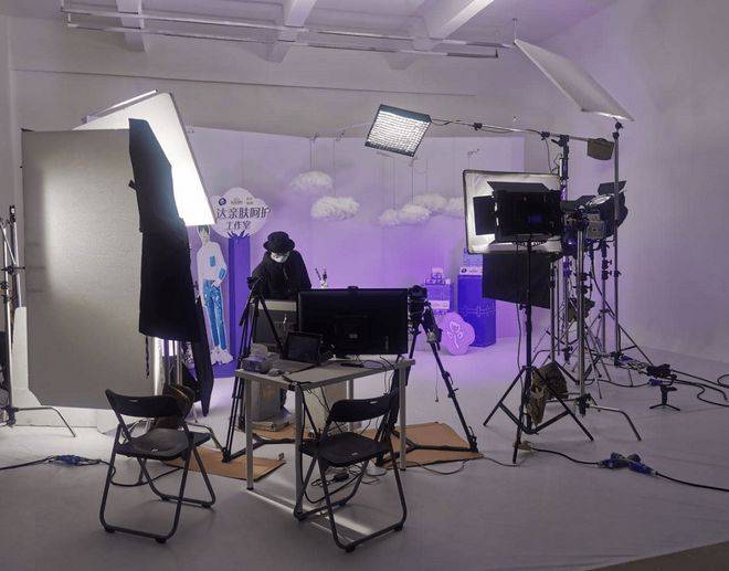 企业直播间如何搭建?_场景_摄像机_灯光
