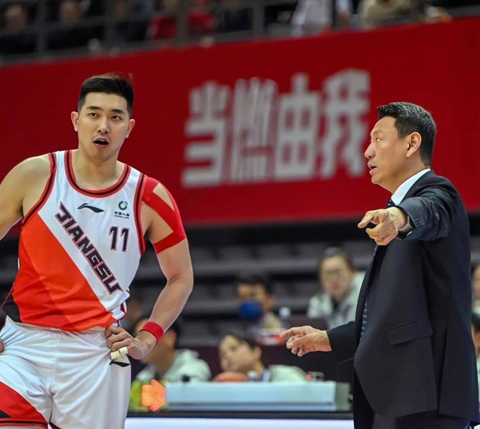 停赛4场罚15万,上海首轮痛失外援,马布里助攻李楠,李春江无语