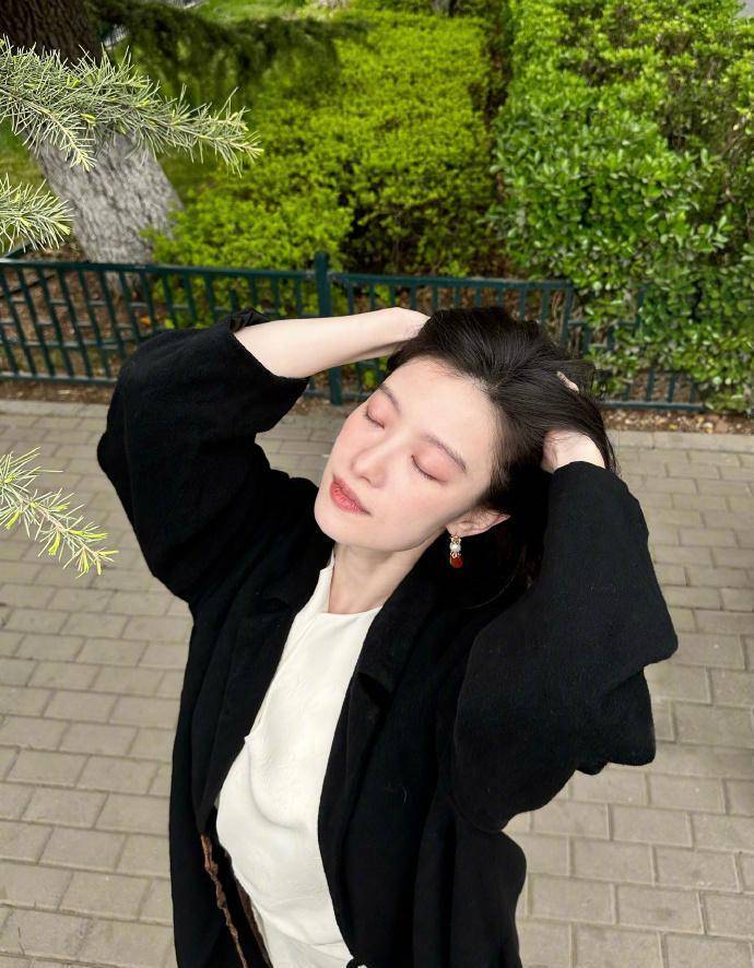 倪妮春日拍角度不怕,影楼粉丝操作引争议_投篮_照片_配文