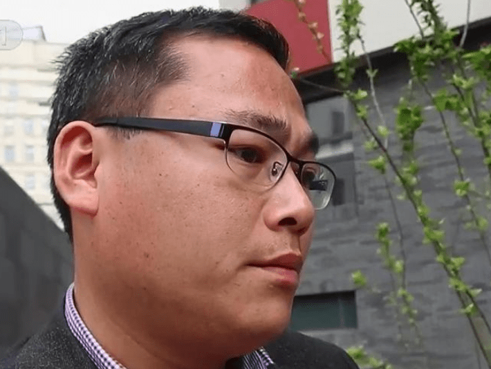 27年后弟弟事业有成咋报恩帮助_蔡小明_易彩虹_继父