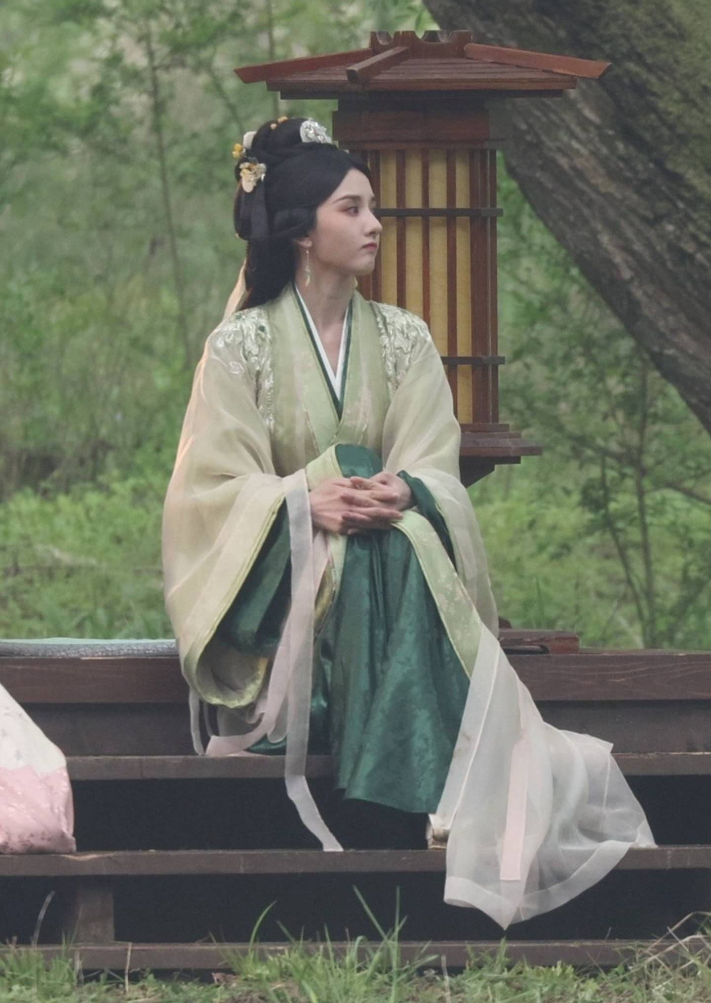 宋祖儿青衫古装照婉约清丽 妆容娇嫩似出水芙蓉-搜狐大视野-搜狐新闻