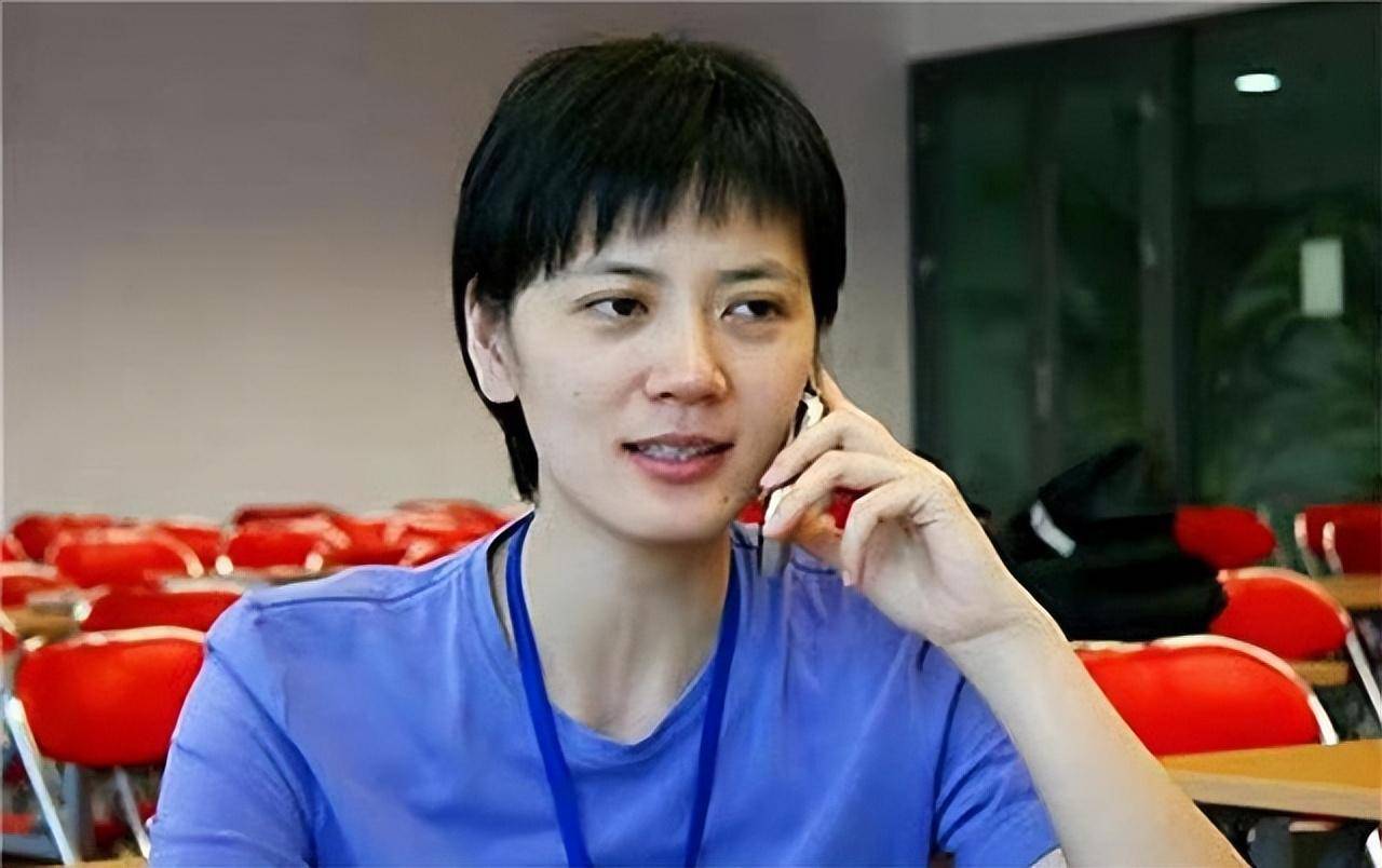 保送浙大的选美冠军沈冰,曾是电视主持人,后因贪念锒铛不听话_金钱